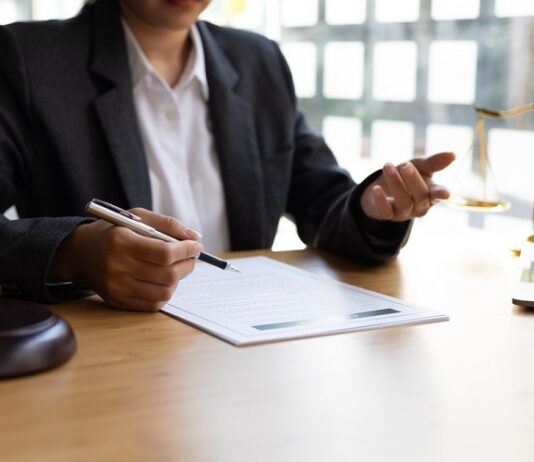 Tips for Choosing the Right Litigation Attorney for Your Case Litigation Attorney